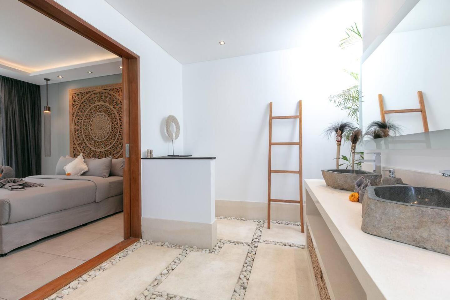 4 Bd Villa With Large Garden, Pool In Seminyak Bagian luar foto