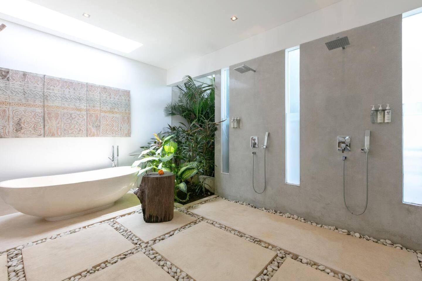 4 Bd Villa With Large Garden, Pool In Seminyak Bagian luar foto