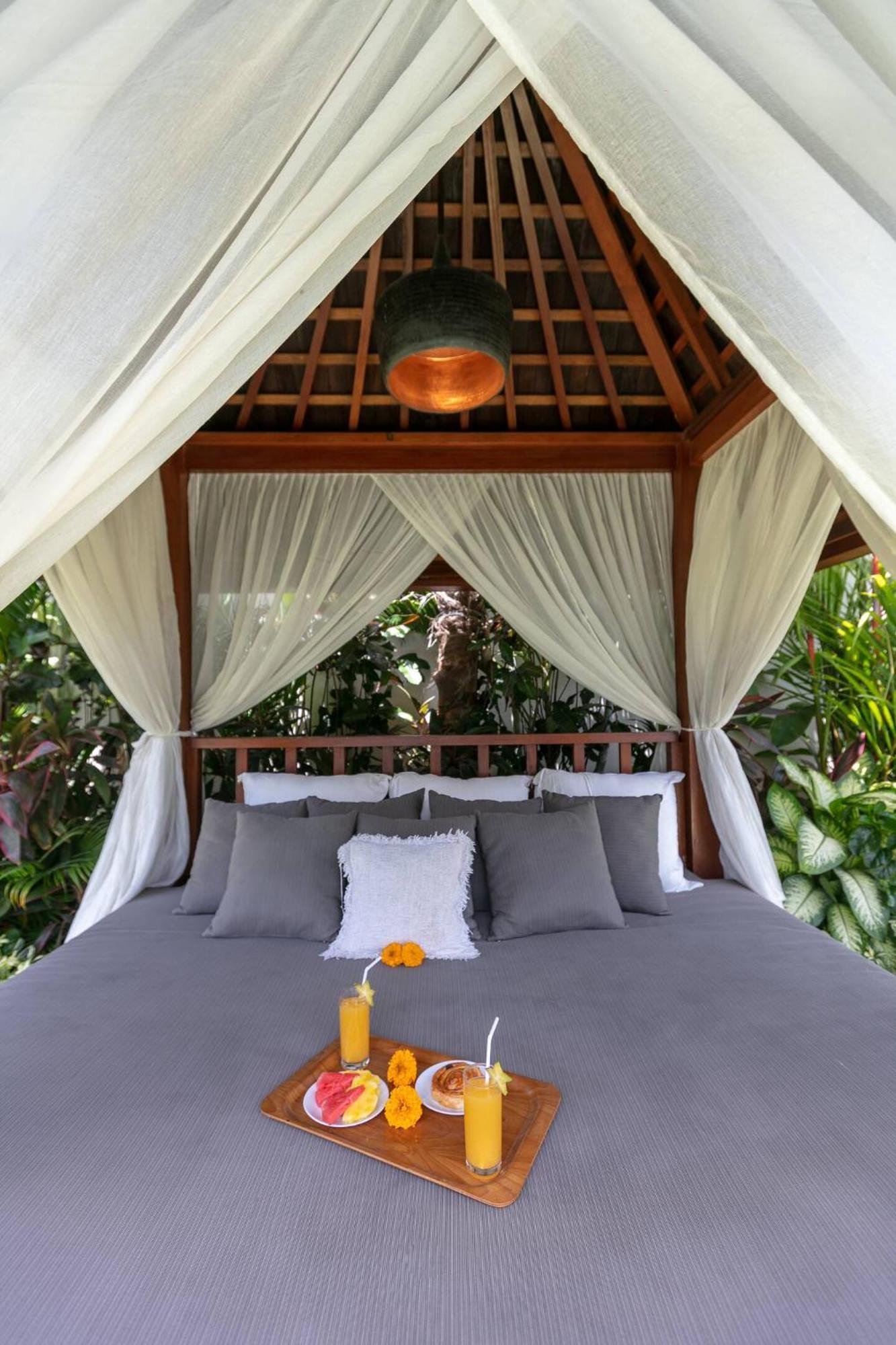 4 Bd Villa With Large Garden, Pool In Seminyak Bagian luar foto