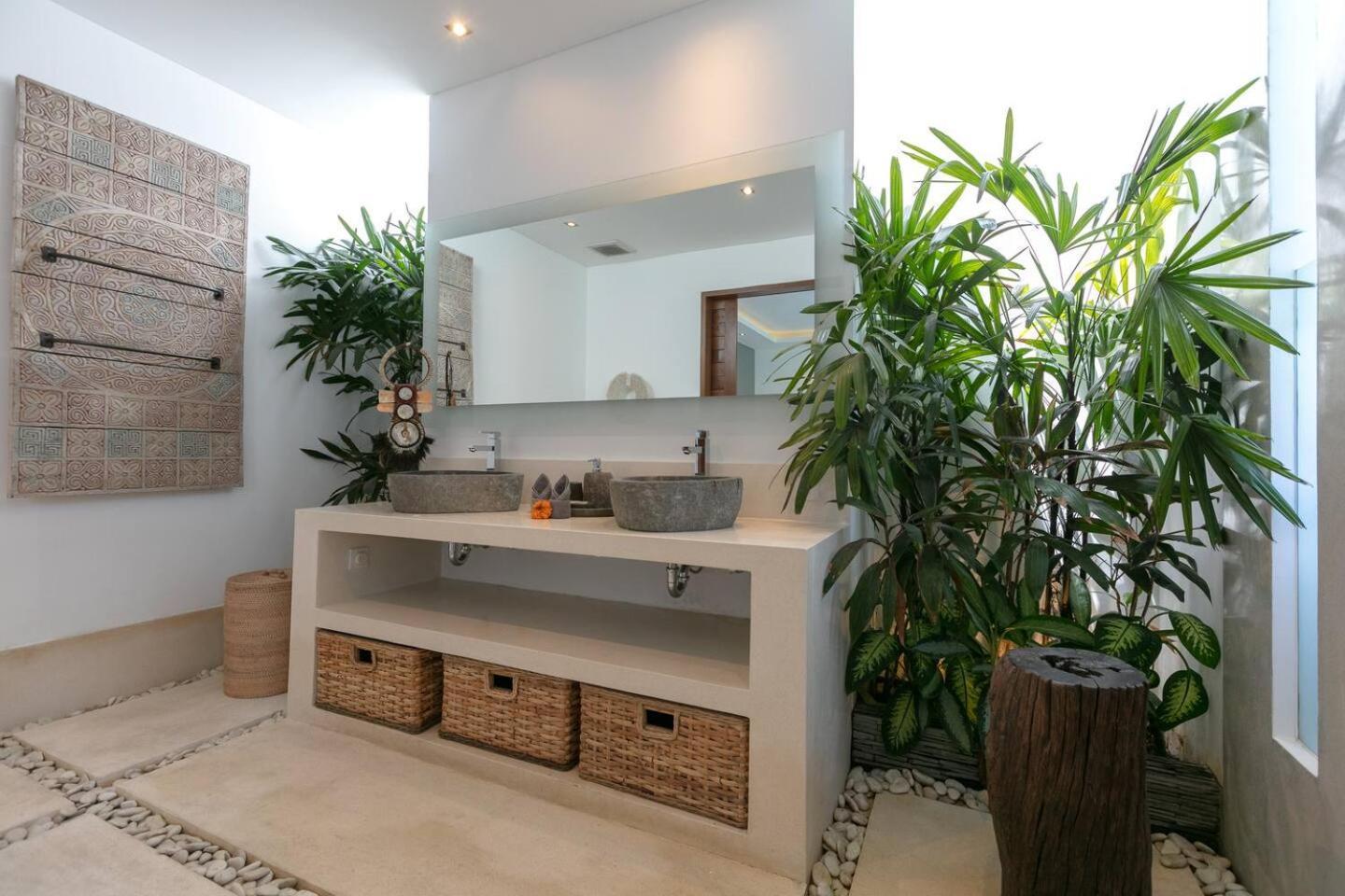 4 Bd Villa With Large Garden, Pool In Seminyak Bagian luar foto