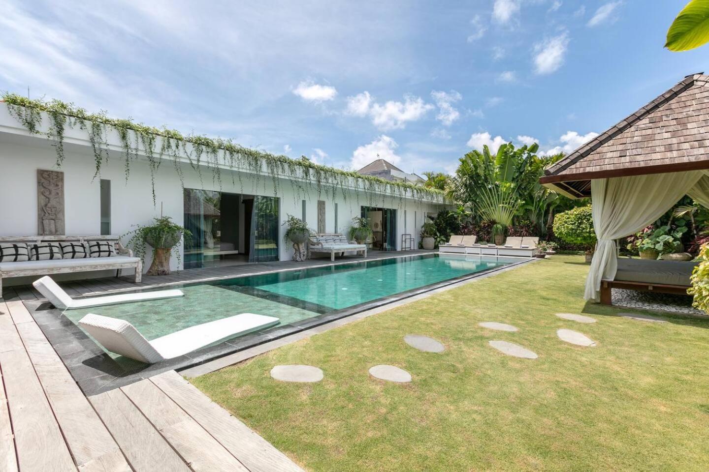 4 Bd Villa With Large Garden, Pool In Seminyak Bagian luar foto