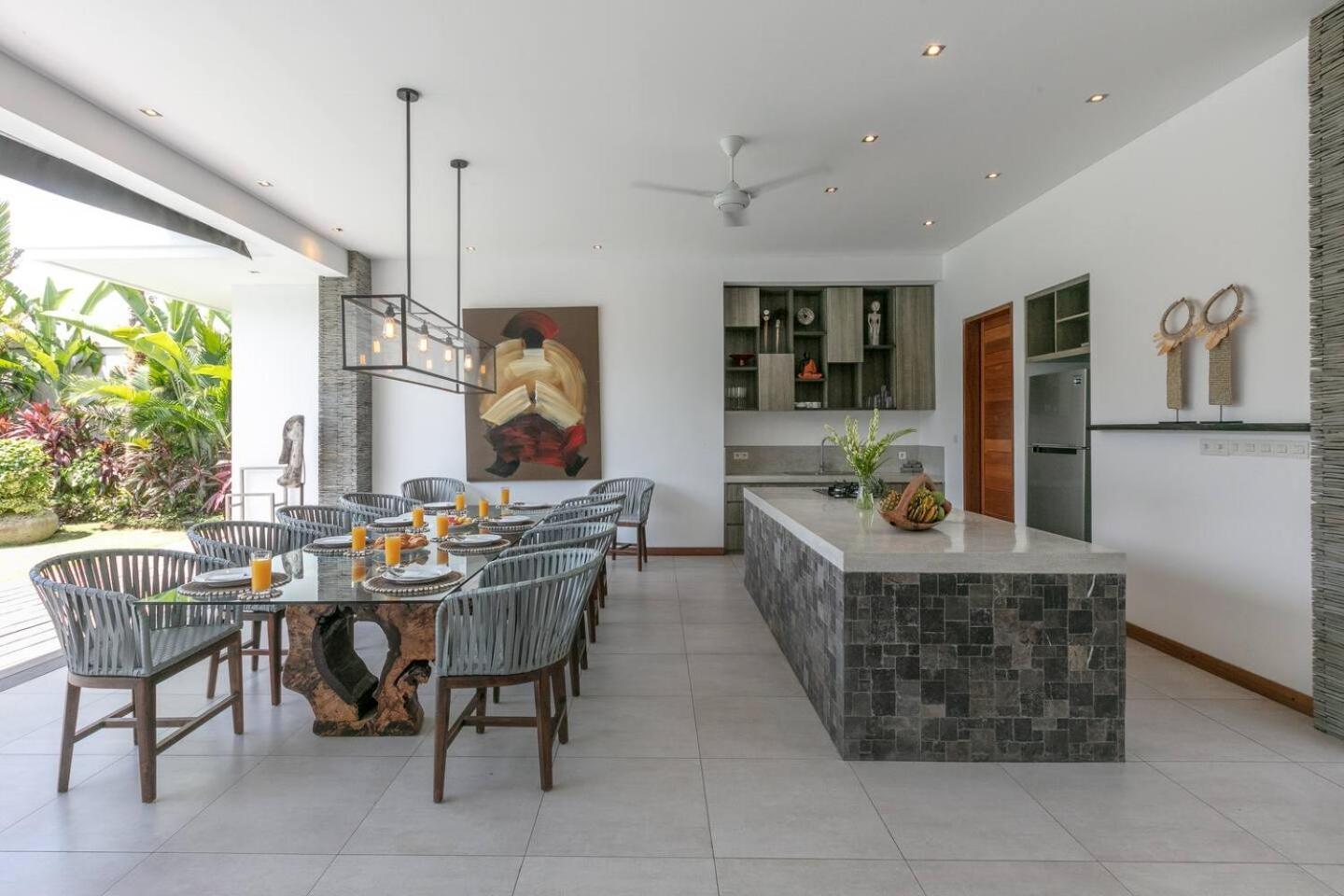 4 Bd Villa With Large Garden, Pool In Seminyak Bagian luar foto