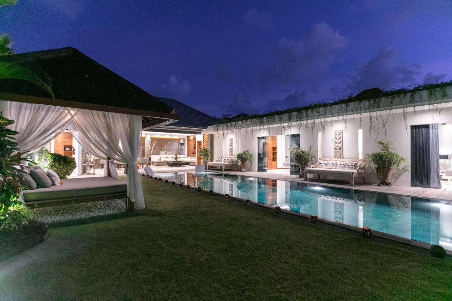 4 Bd Villa With Large Garden, Pool In Seminyak Bagian luar foto