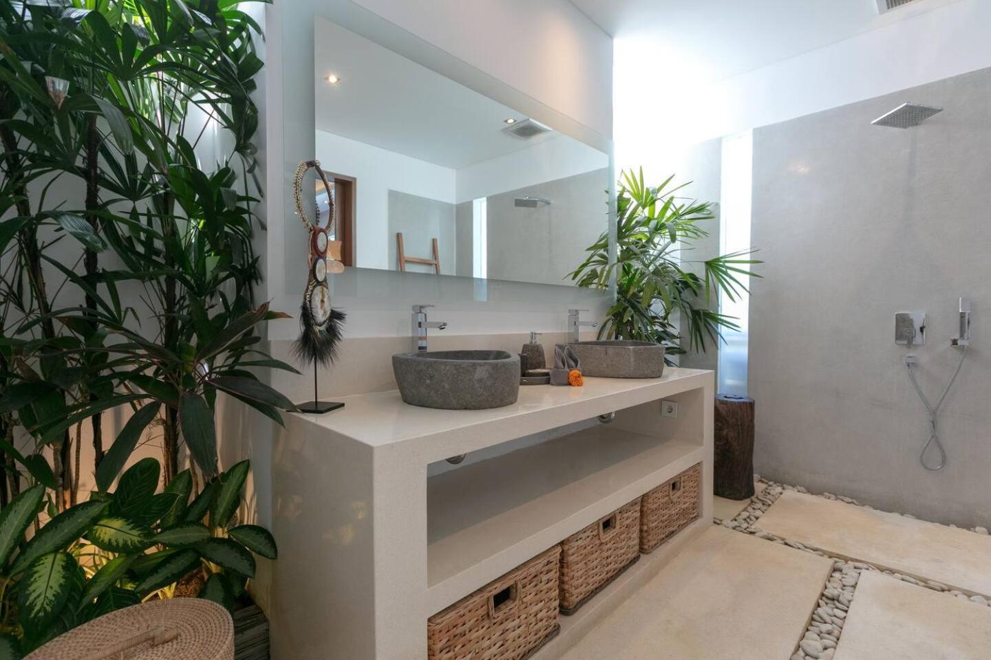 4 Bd Villa With Large Garden, Pool In Seminyak Bagian luar foto