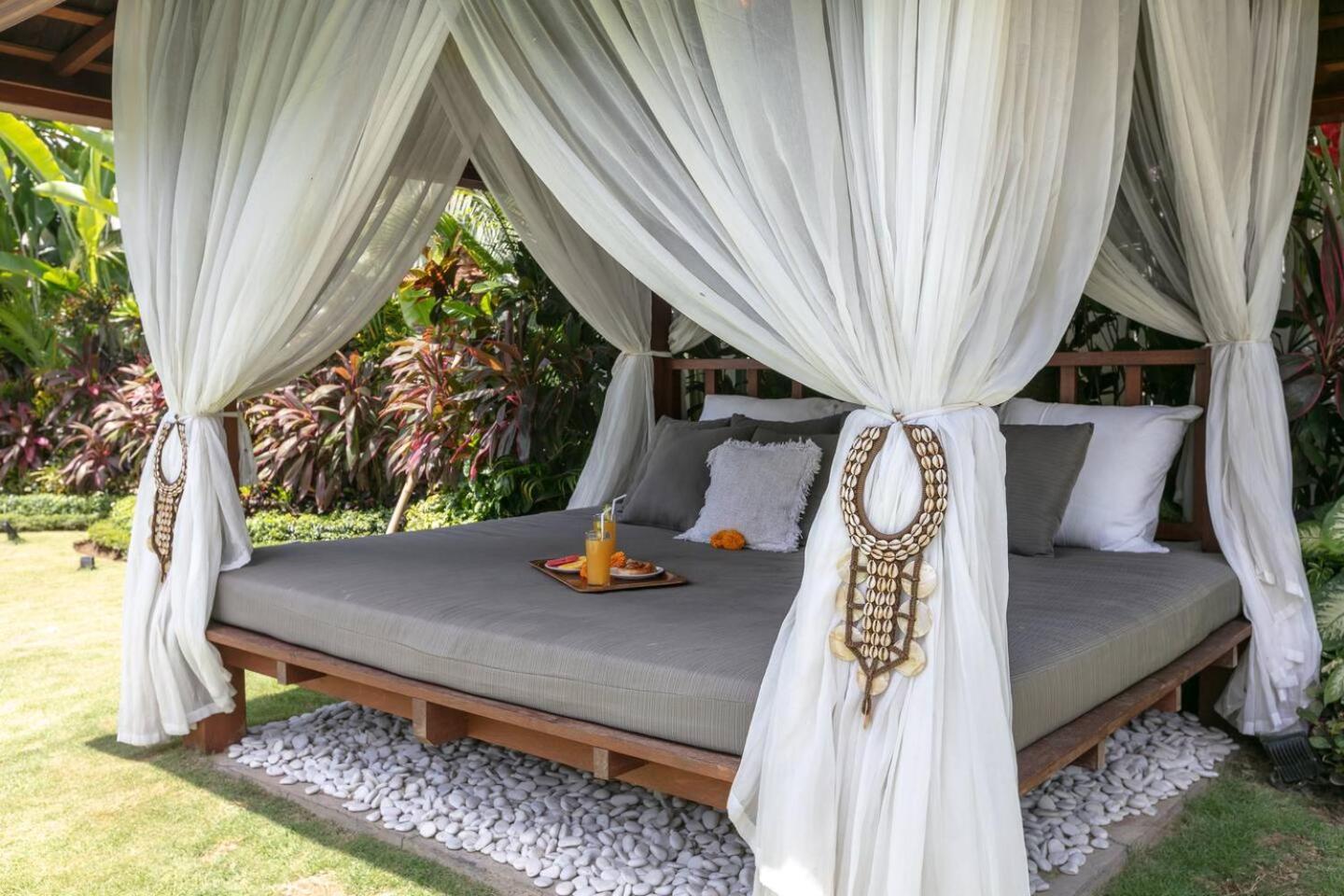 4 Bd Villa With Large Garden, Pool In Seminyak Bagian luar foto