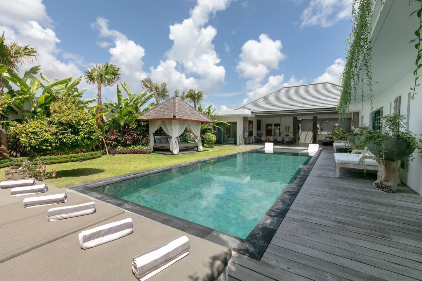 4 Bd Villa With Large Garden, Pool In Seminyak Bagian luar foto